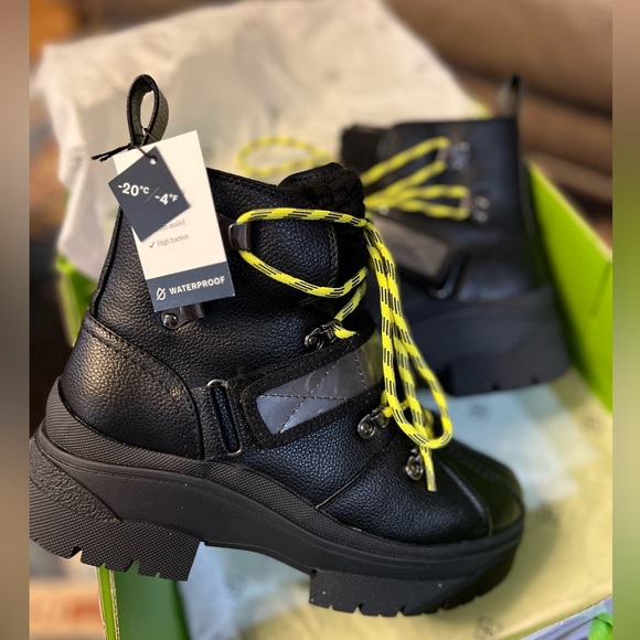 NWB Call It Spring Felicityy Snow Boot BLACK 7.5 woman’s - Picture 1 of 14